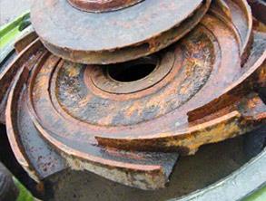 受严重腐蚀的冷水泵 受严重腐蚀的冷水泵