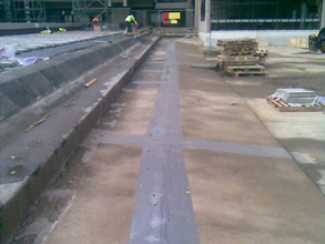 冬季用贝尔佐纳 (Belzona) 材料修复的伸缩缝 冬季用贝尔佐纳 (Belzona) 材料修复的伸缩缝